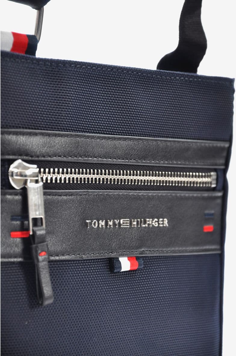 Tommy Hilfiger Elevated Mini Crossover — vue 3