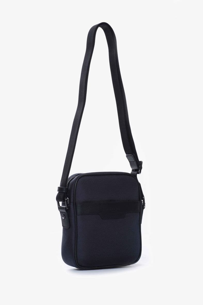 azzaro — vue 4