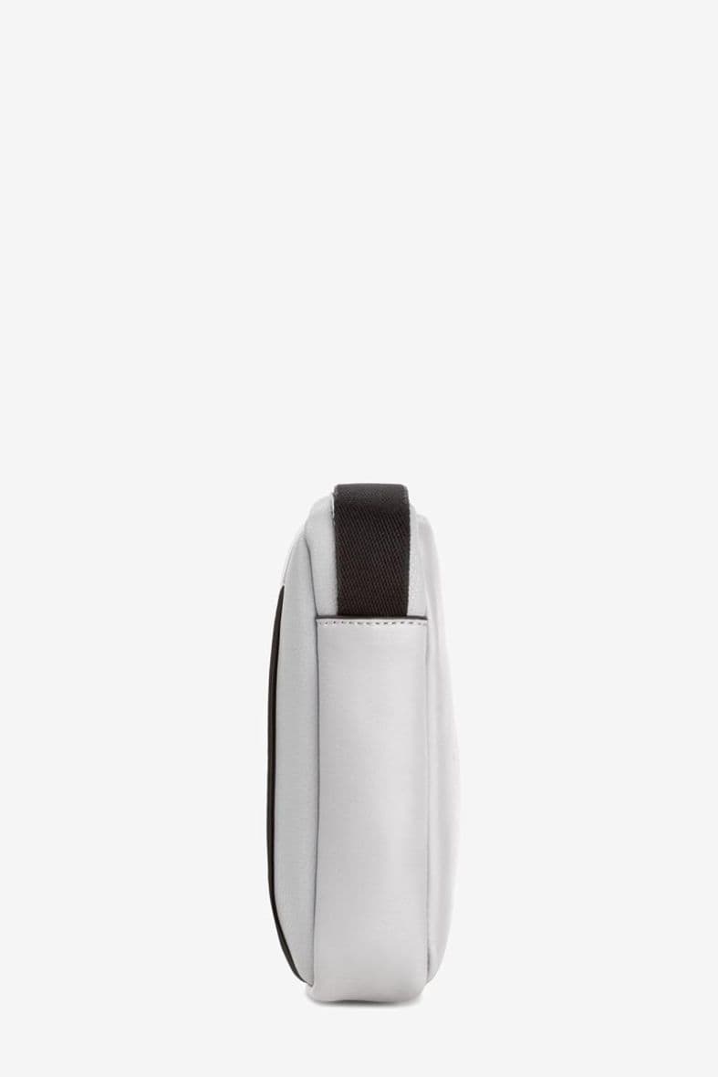 CALVIN KLEIN ELEVATED LOGO — vue 2