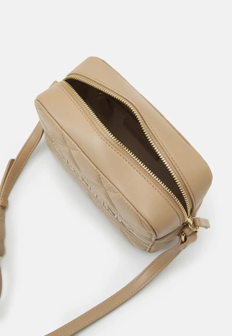 Valentino bags Ada — vue 3