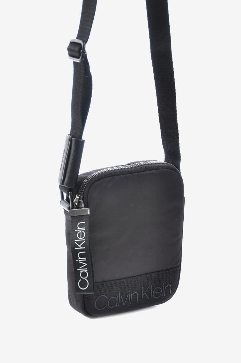Cavin Klein Shadow Mini Reporter — vue 2
