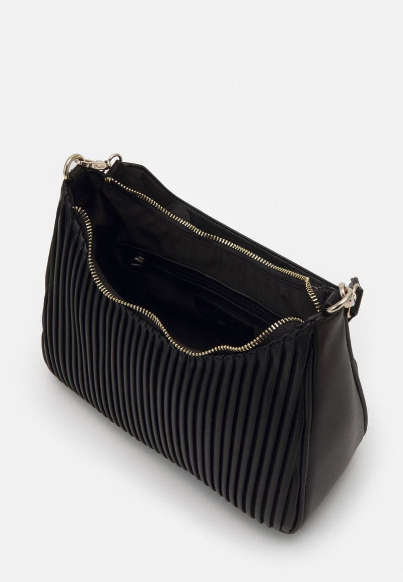 VALENTINO BAGS — vue 5