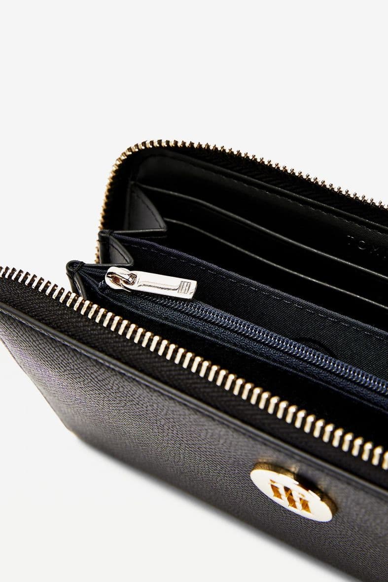 TOMMY HILFIGER HONEY — vue 3