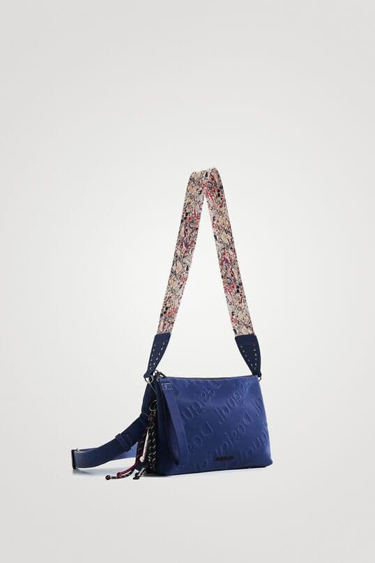 DESIGUAL — vue 3