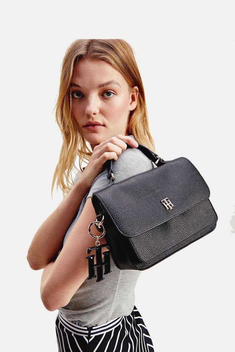 TOMMY HILFIGER SOFT CROSSOVER — vue 3
