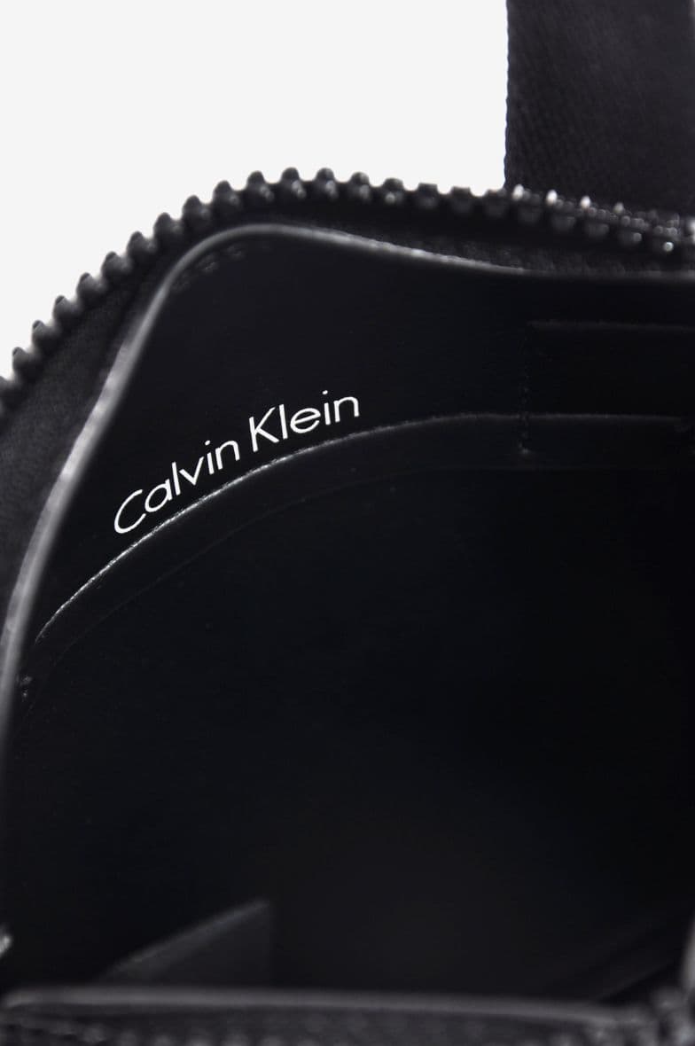 Calvin Klein Elevated Logo — vue 4
