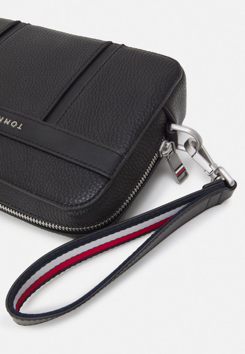 Tommy Hilifiger — vue 3