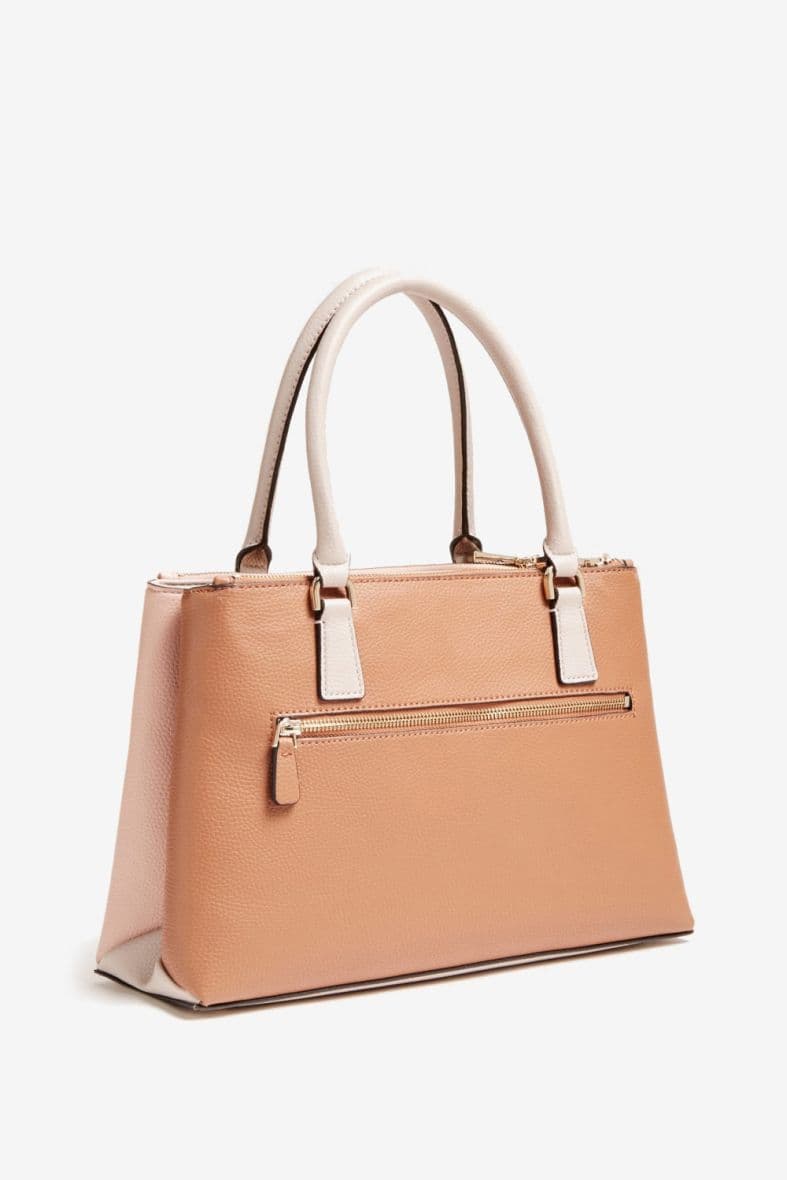 Guess Becca Charm — vue 3