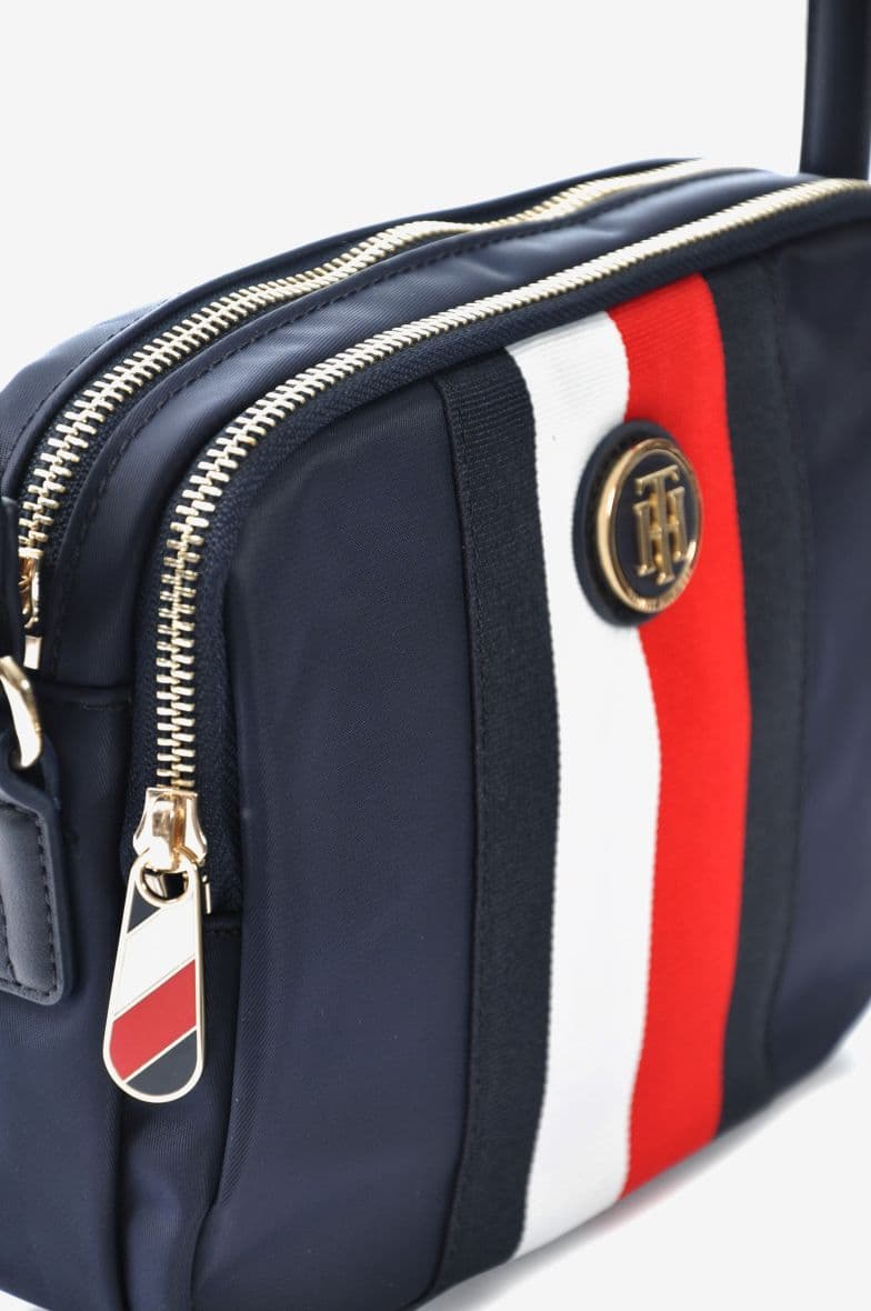 Tommy Hilfiger Poppy Crossover Corp — vue 3