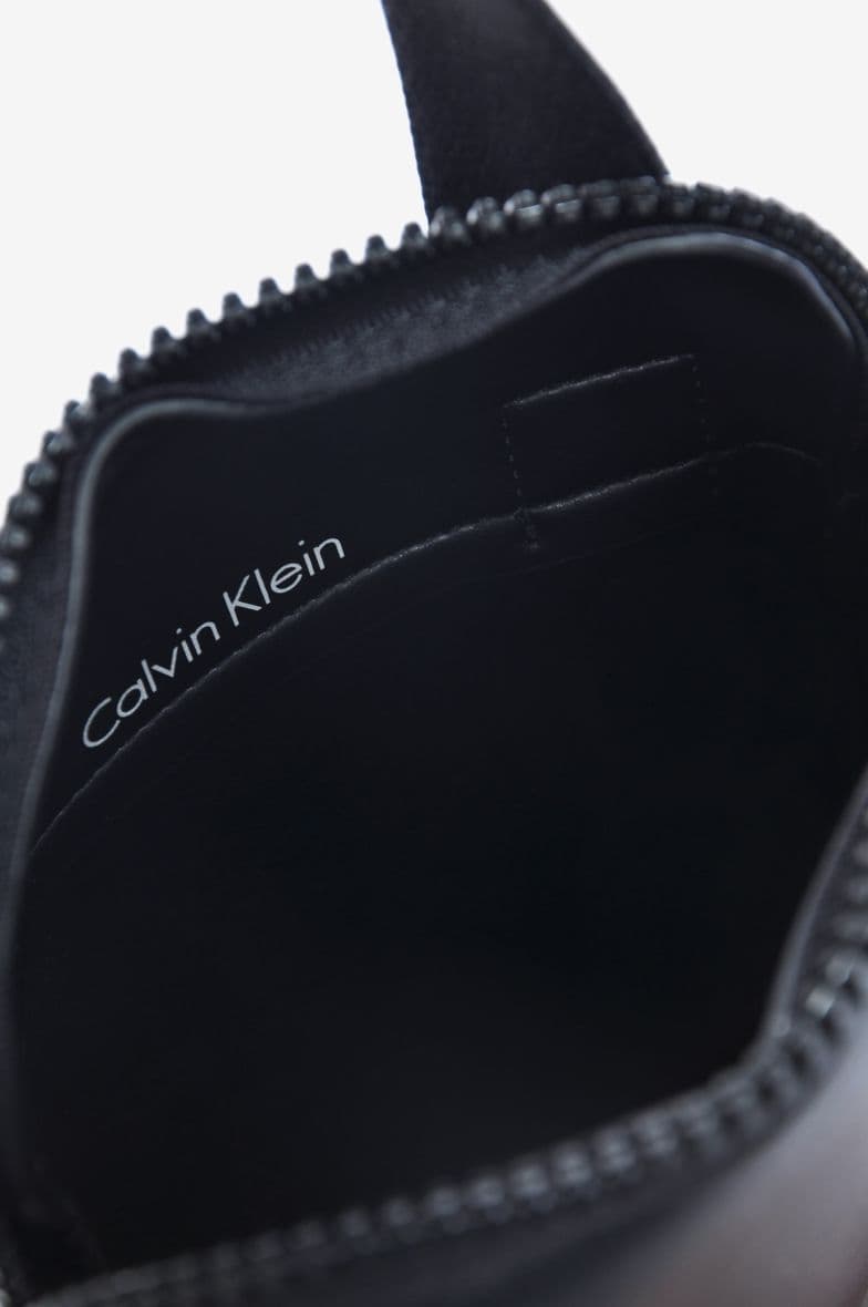 Calvin Klein Elevated Logo — vue 4