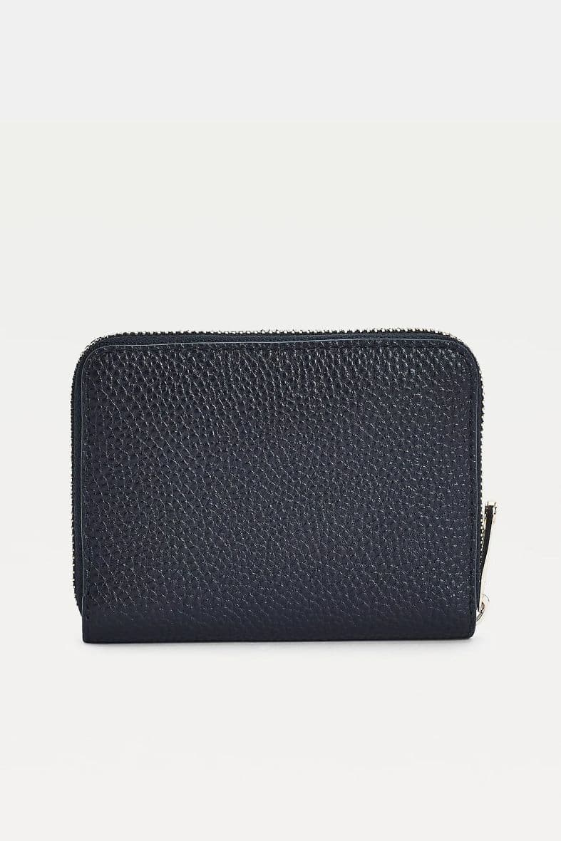 Tommy Hilfiger Element — vue 3