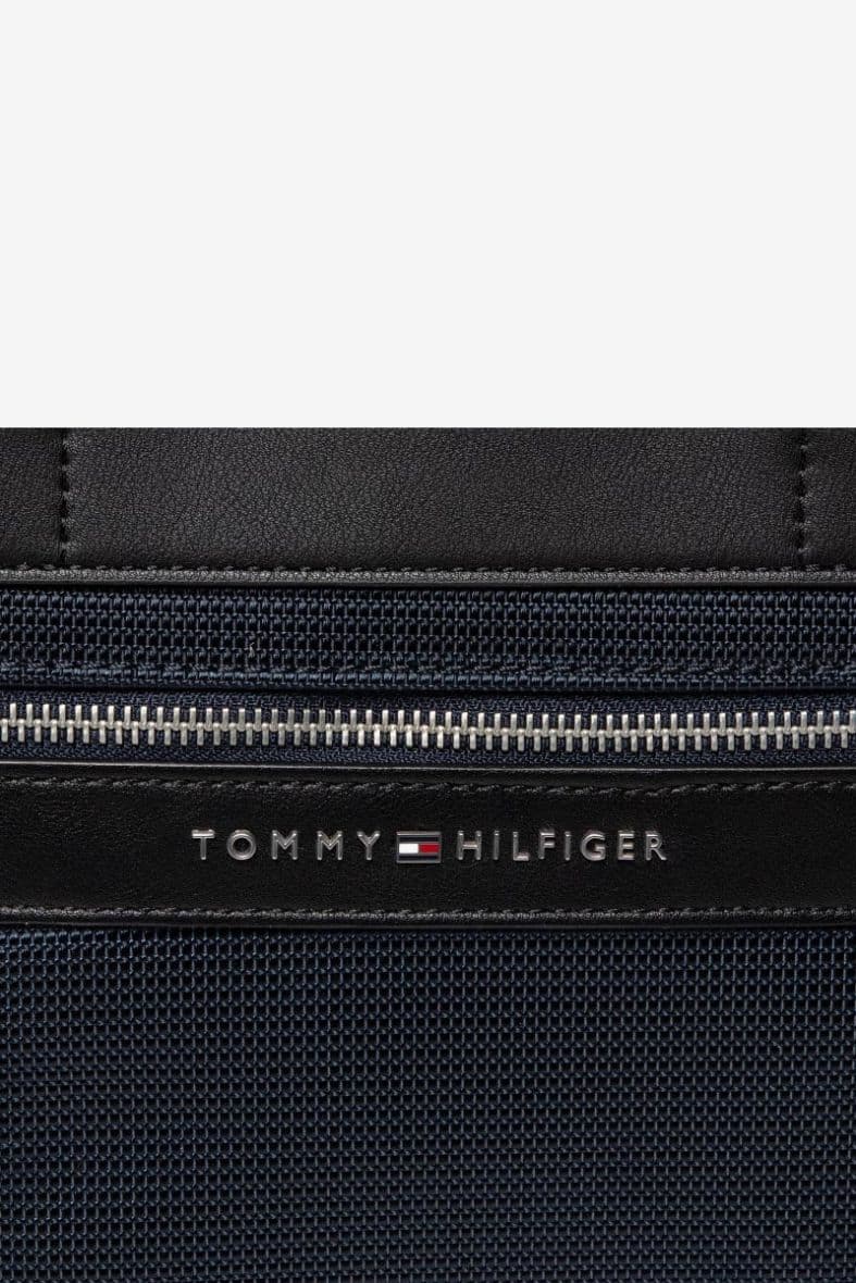 TOMMY HILFIGER PORTE DOCUMENT — vue 3