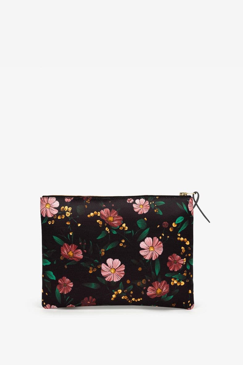 WOUF BLACK FLOWERS — vue 3