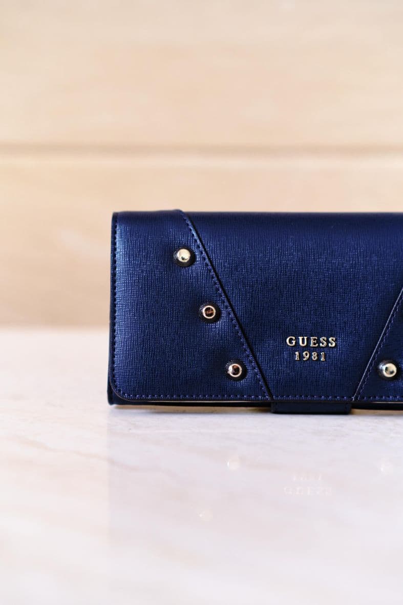 GUESS KAIA SLG — vue 3