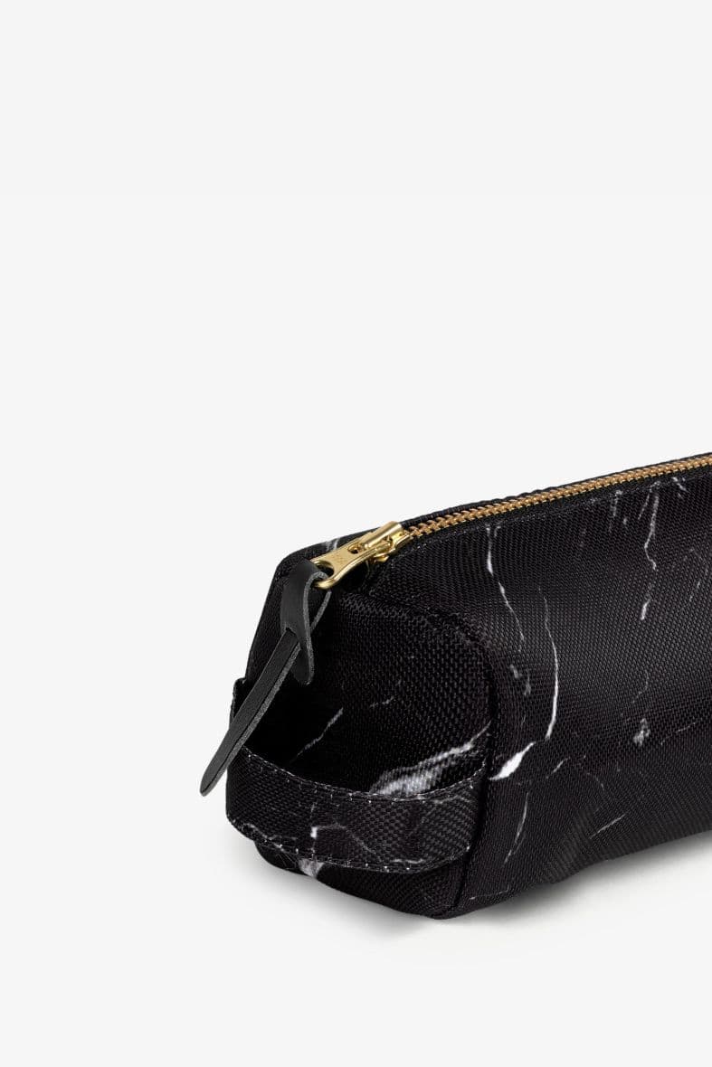 wouf black marble — vue 3