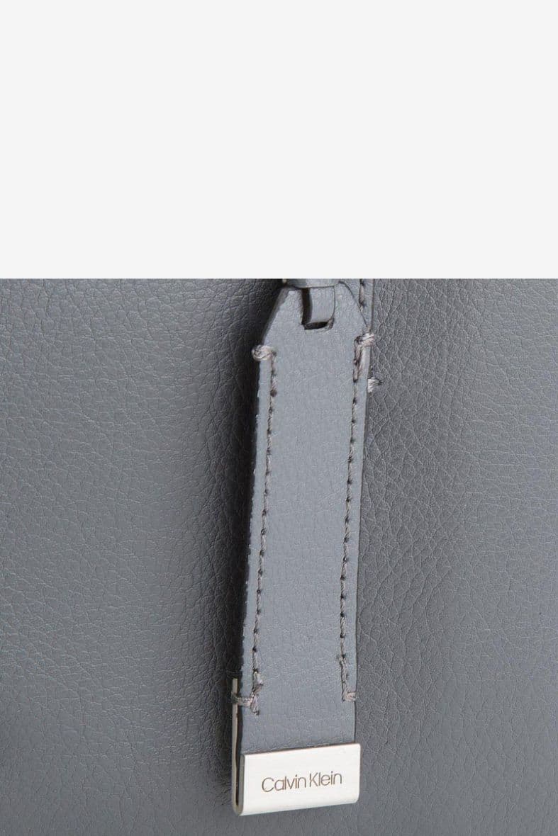 CALVIN KLEIN FRAME MED SHOPPER — vue 2