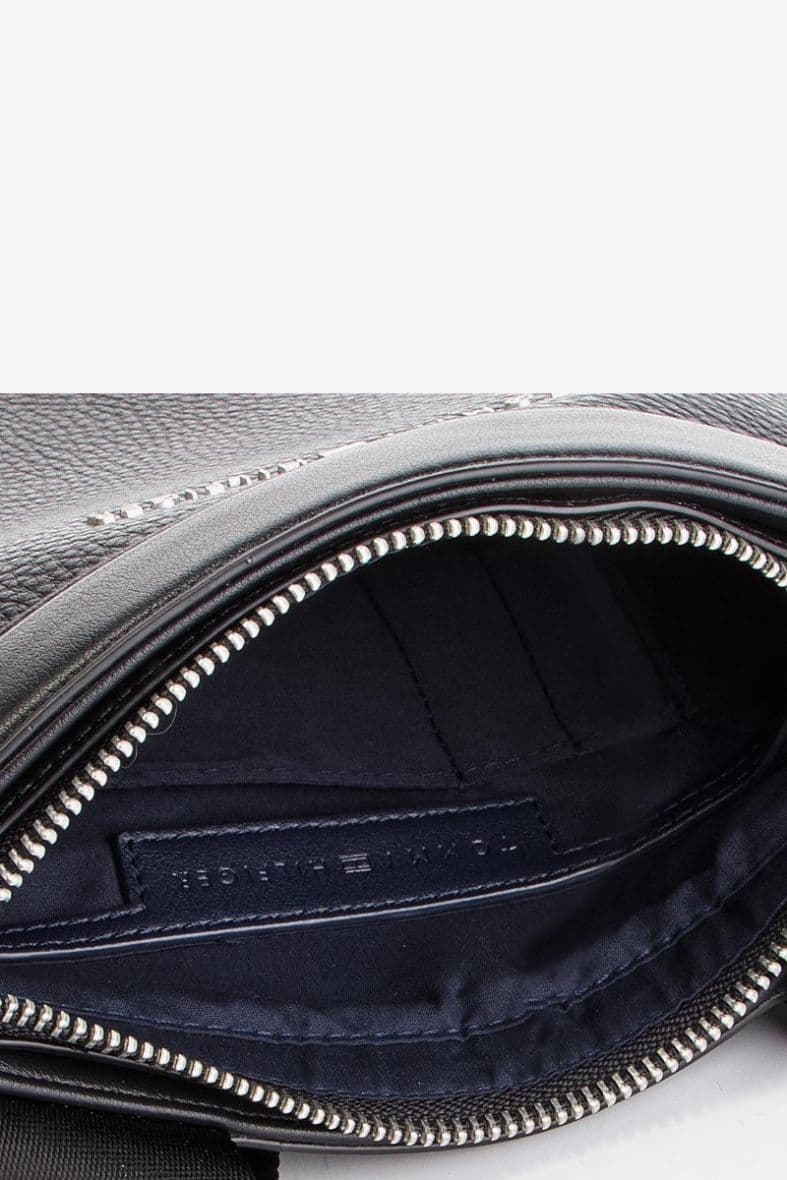 TOMMY HILFIGER DOWNTOWN MINI CROSSOVER — vue 3