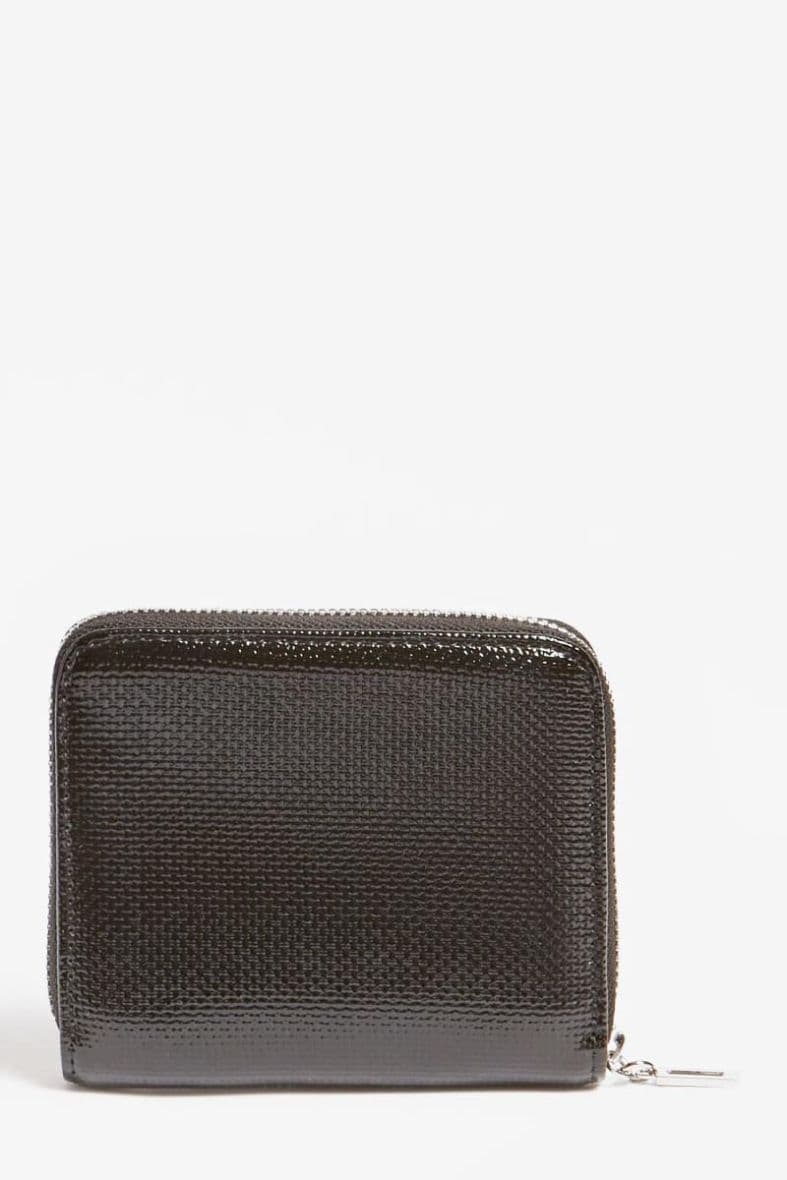 GUESS LAYLA — vue 3