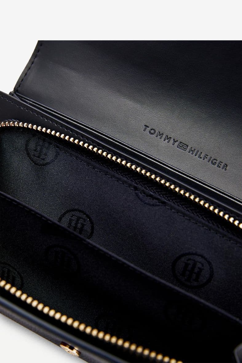 TOMMY HILFIGER HONEY — vue 3