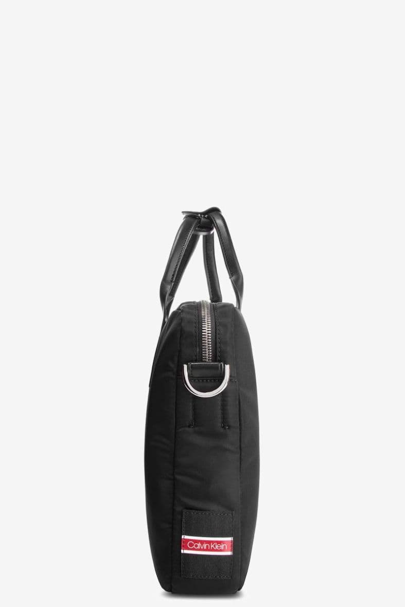 CALVIN KLEIN BRACED — vue 3