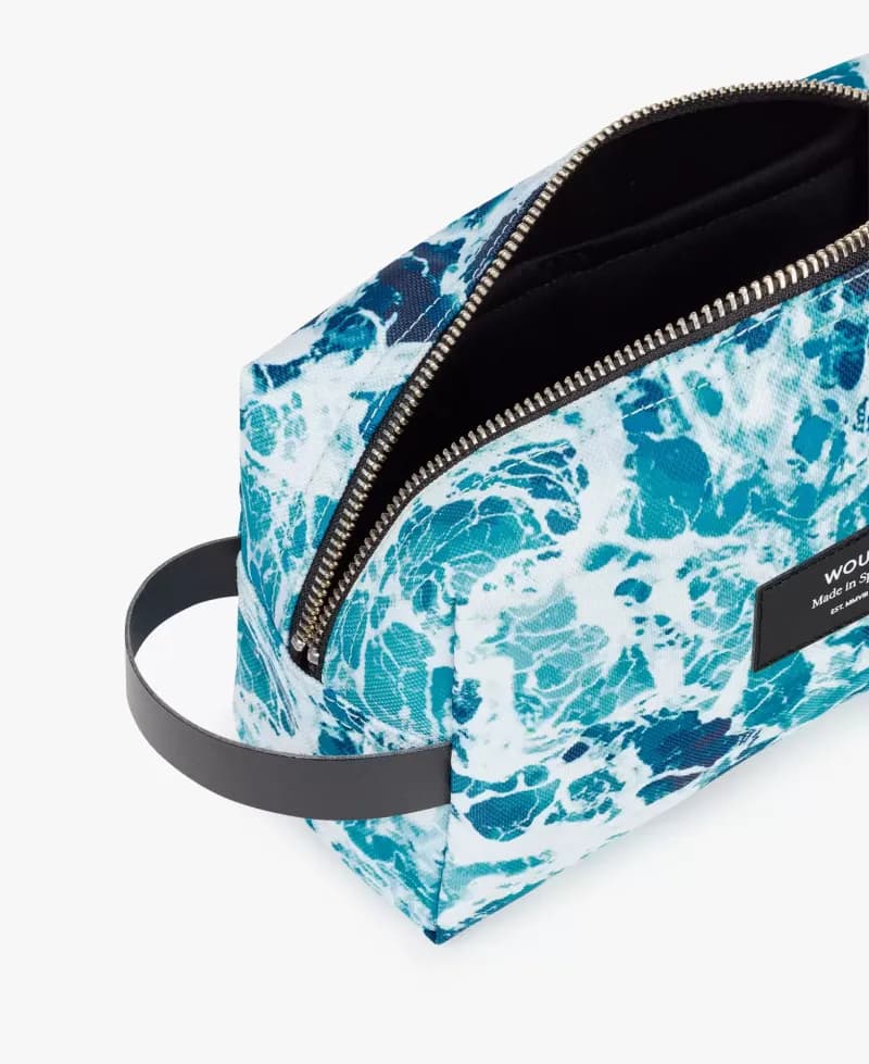 Wouf Waves Travel Case — vue 3