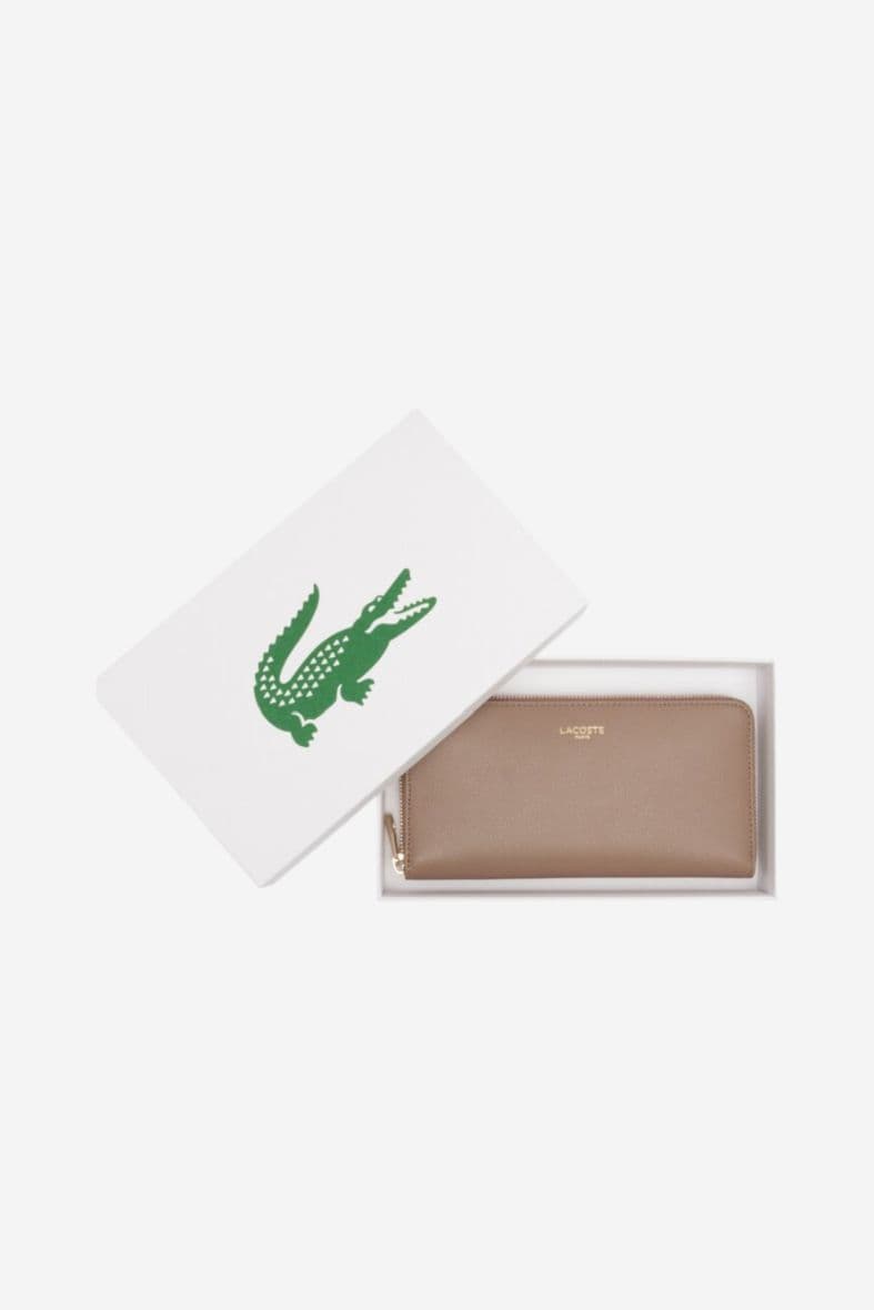 Lacoste — vue 3