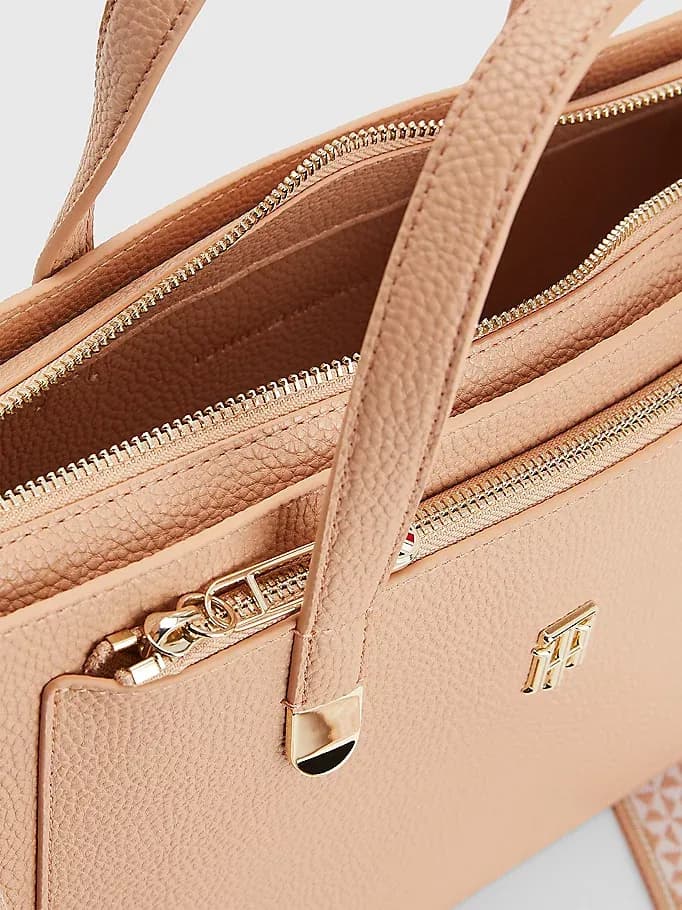 Tommy Hilfiger — vue 3