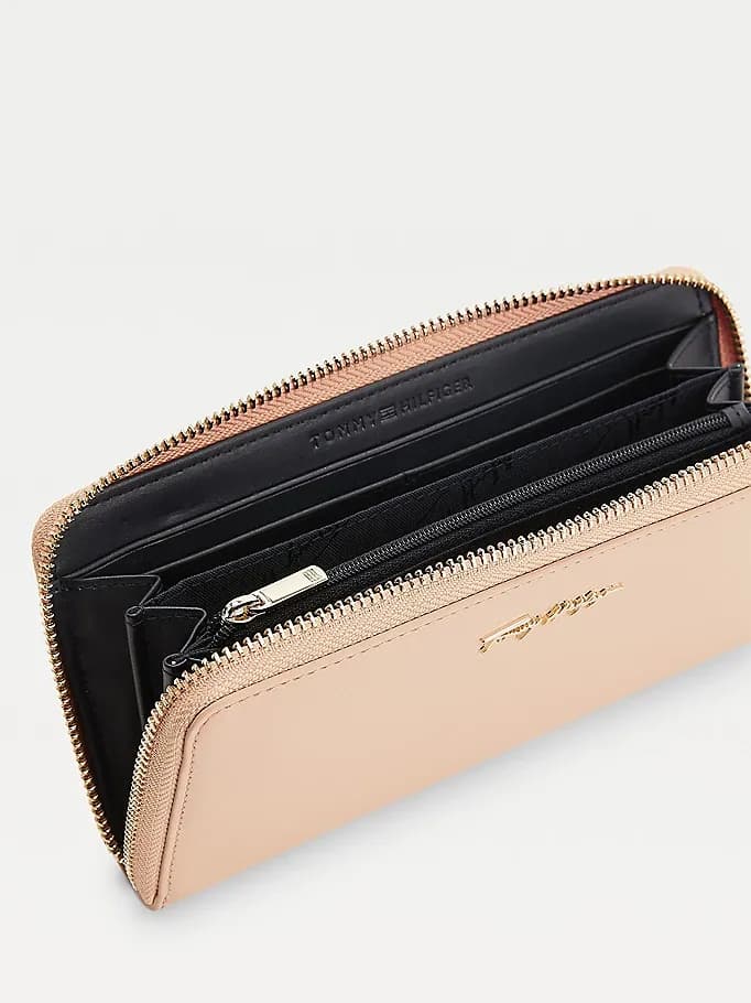 Tommy Hilfiger — vue 3