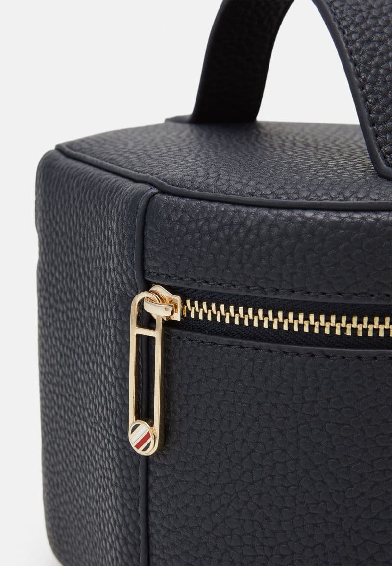 Tommy Hilfiger — vue 3