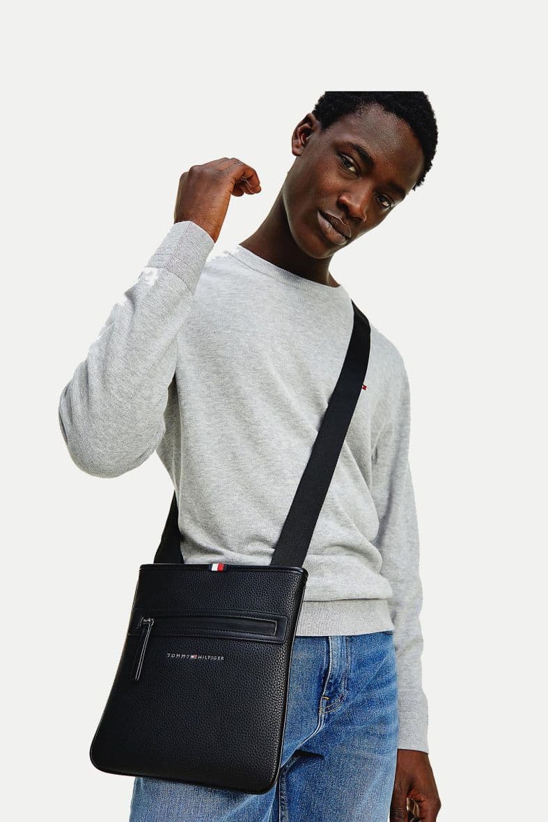 TOMMY HILFIGER ESSENTIAL — vue 3