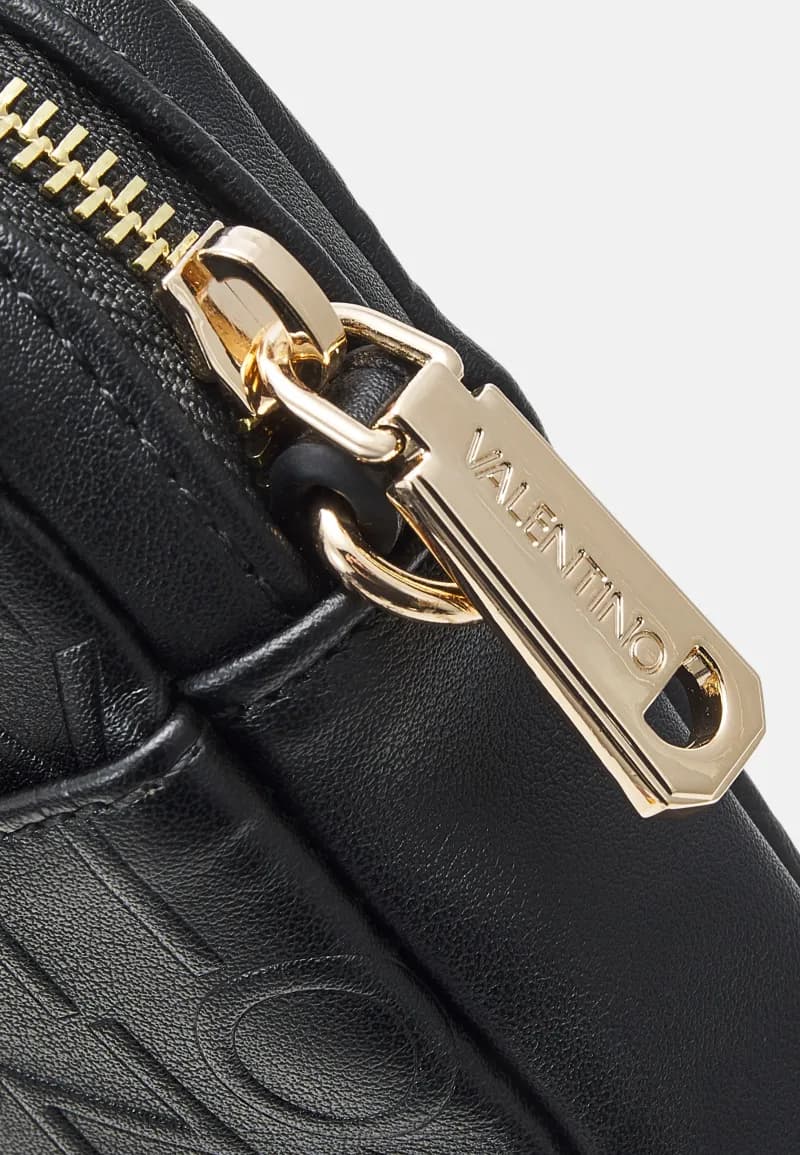 Valentino Bags Relax — vue 3