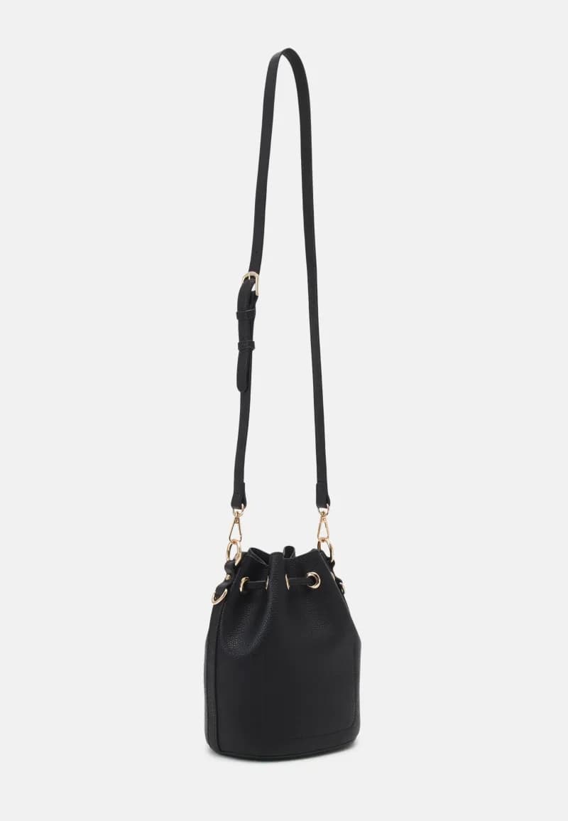 Valentino Bags Katong — vue 2