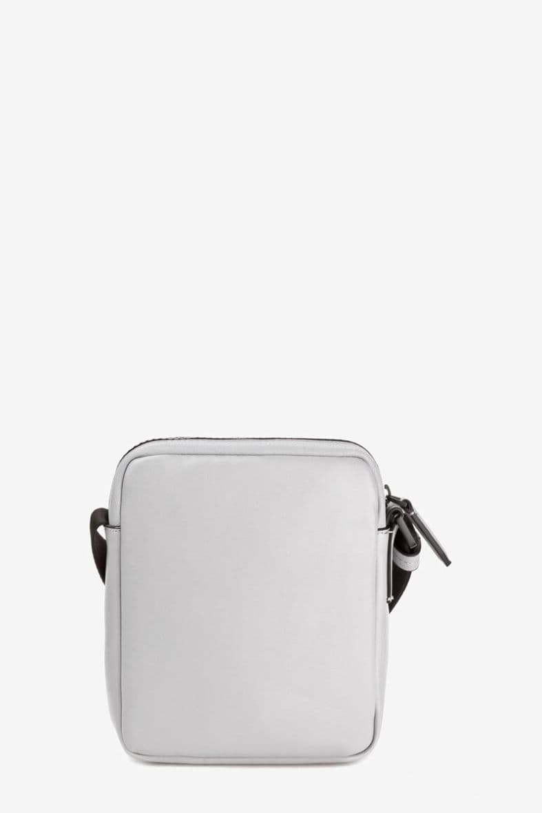 CALVIN KLEIN ELEVATED LOGO — vue 5