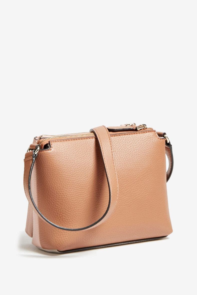 Guess Becca Charm — vue 3