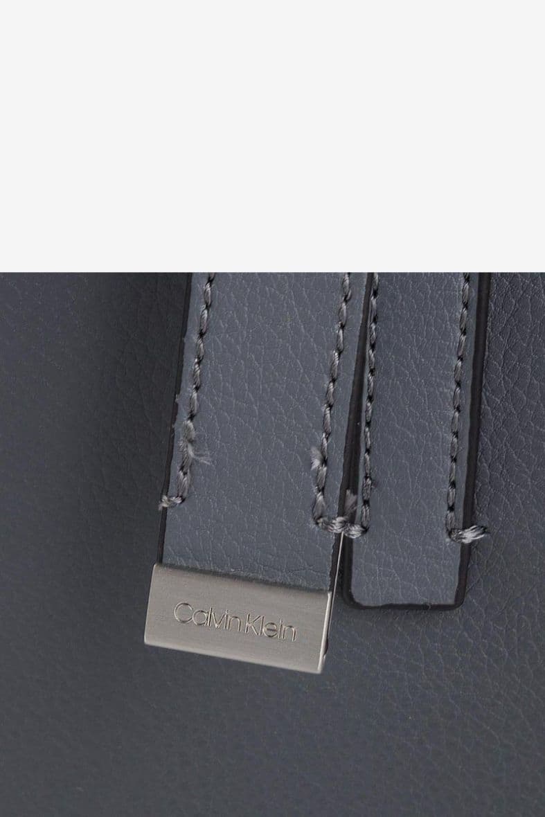 CALVIN KLEIN FRAME LARGE SHOPPER — vue 3
