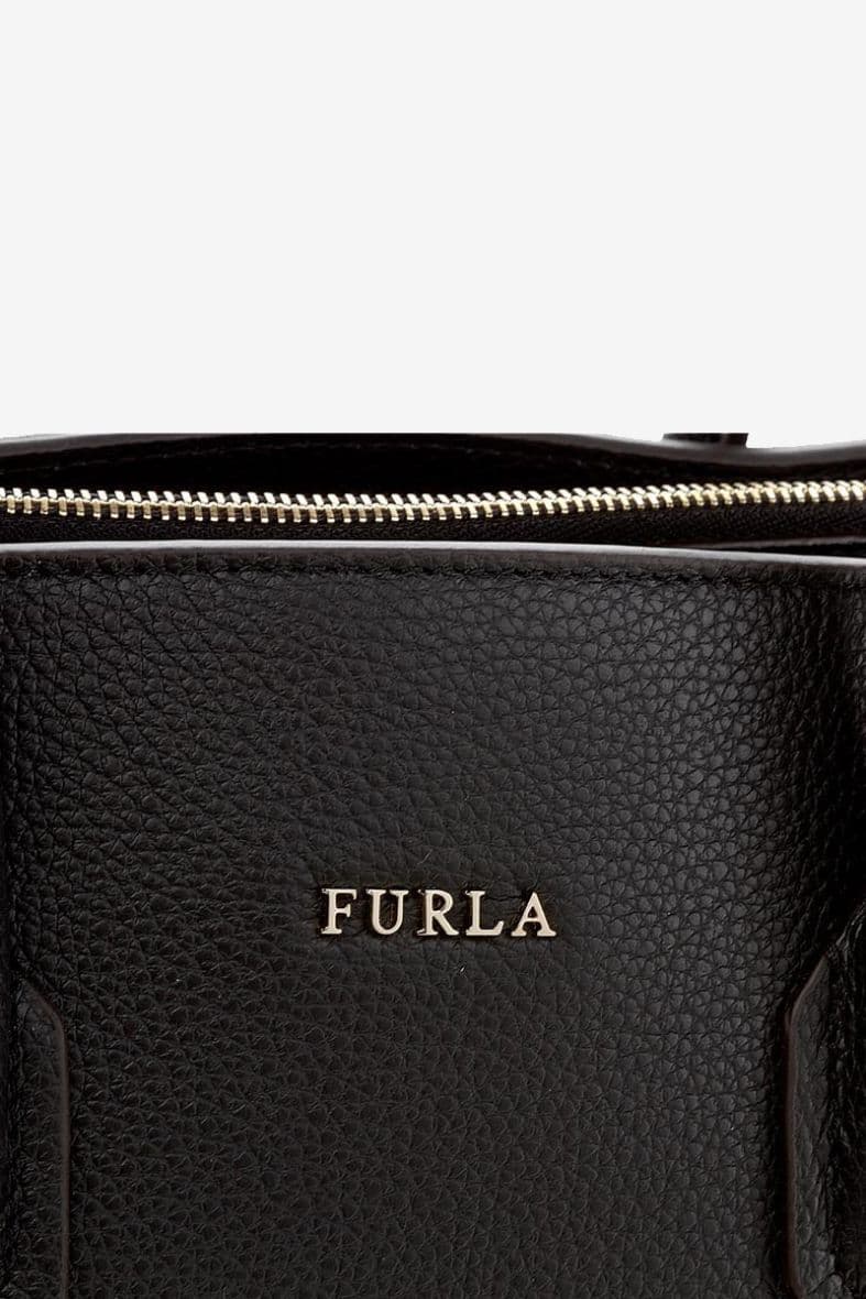 FURLA PIN — vue 3