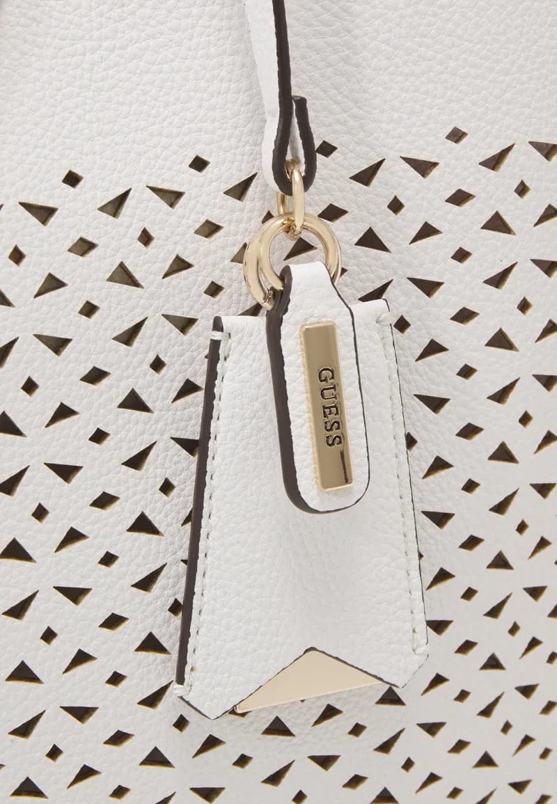 Guess Meridian — vue 5