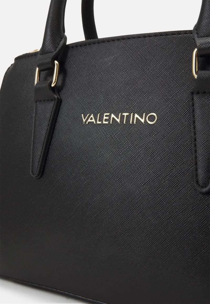 Valentino bags Zero re — vue 3