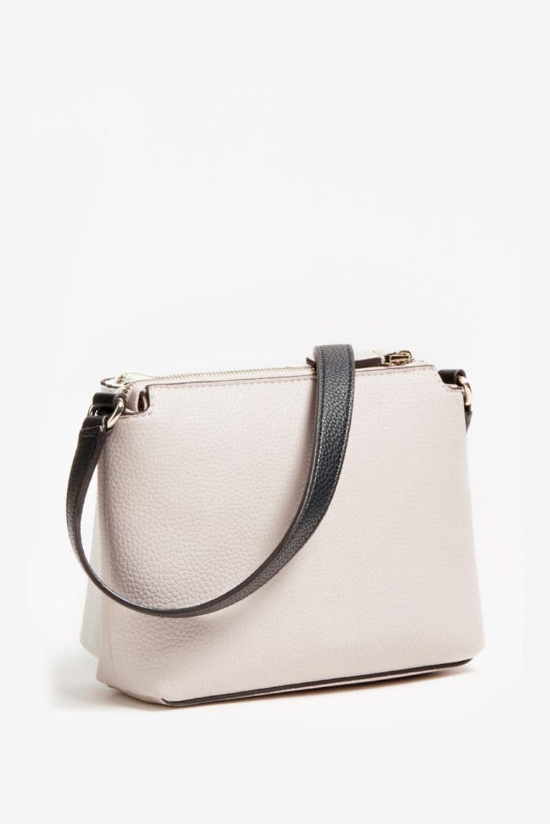 Guess Becca Charm — vue 3