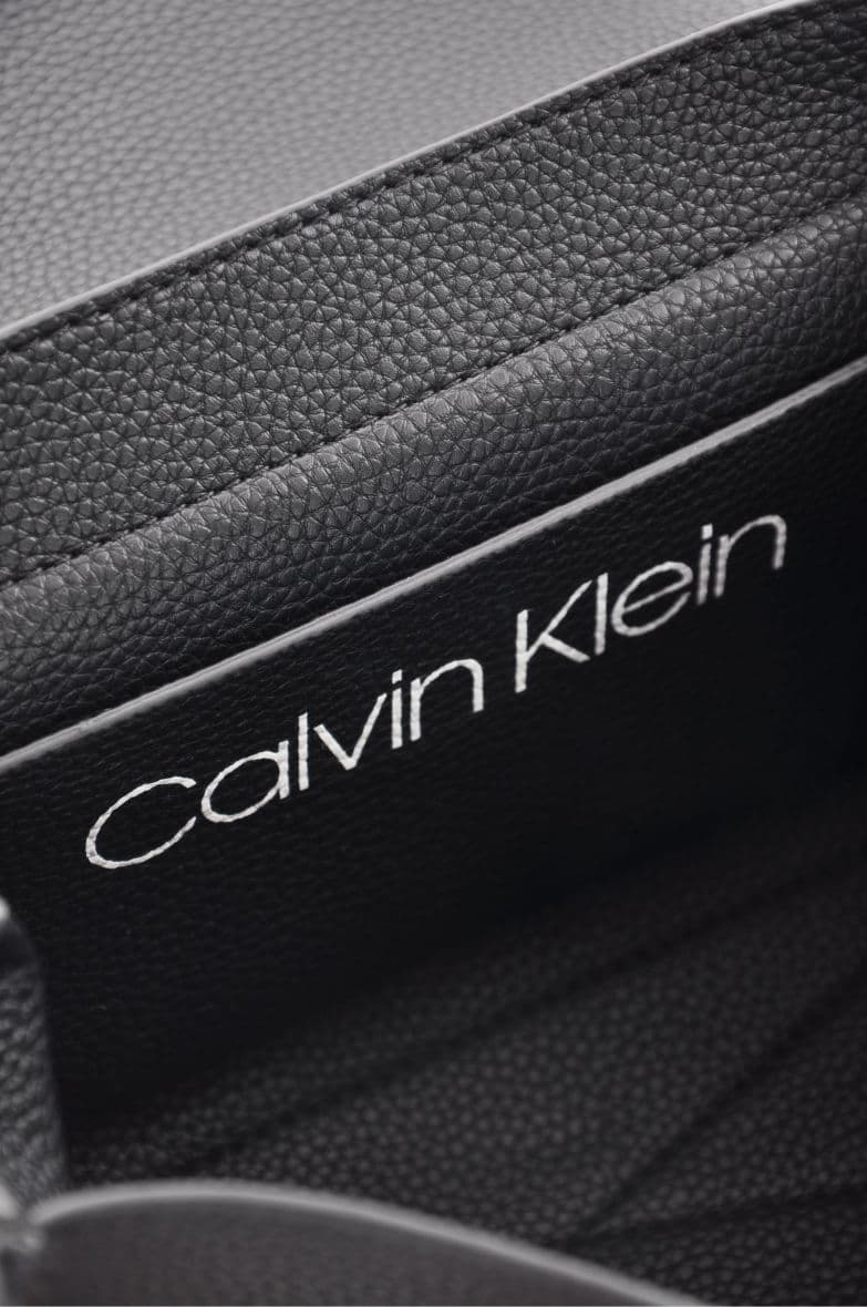 Calvin Klein Lock — vue 5