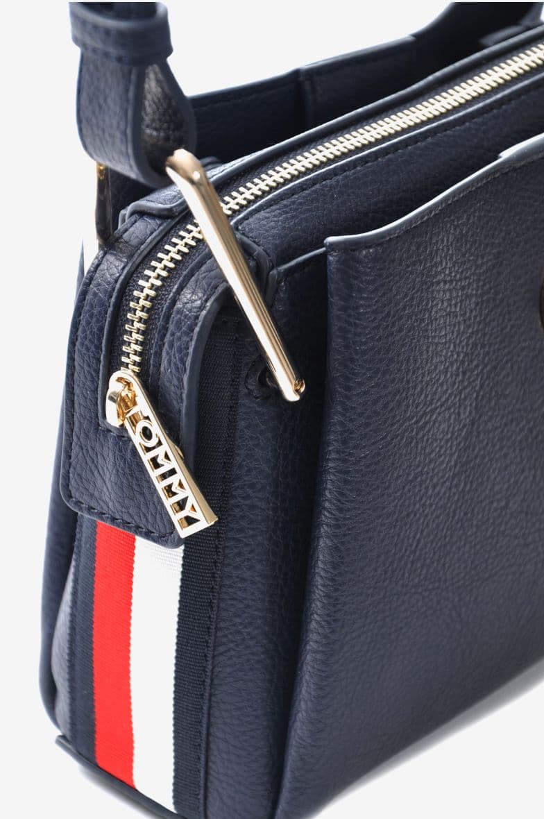 Tommy Hilfiger TH Core Crossover — vue 3