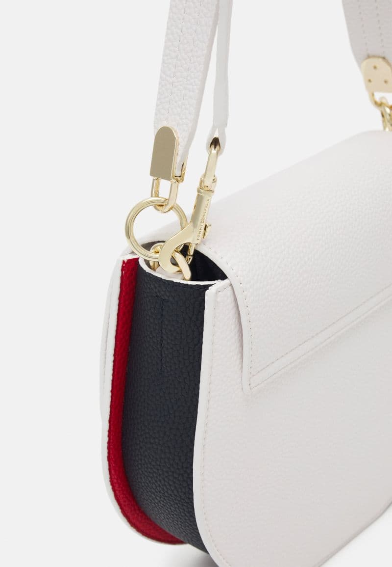 Tommy Hilfiger — vue 4