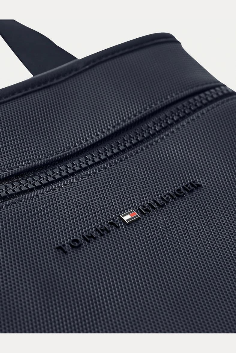 Tommy Hilfiger Essential — vue 3