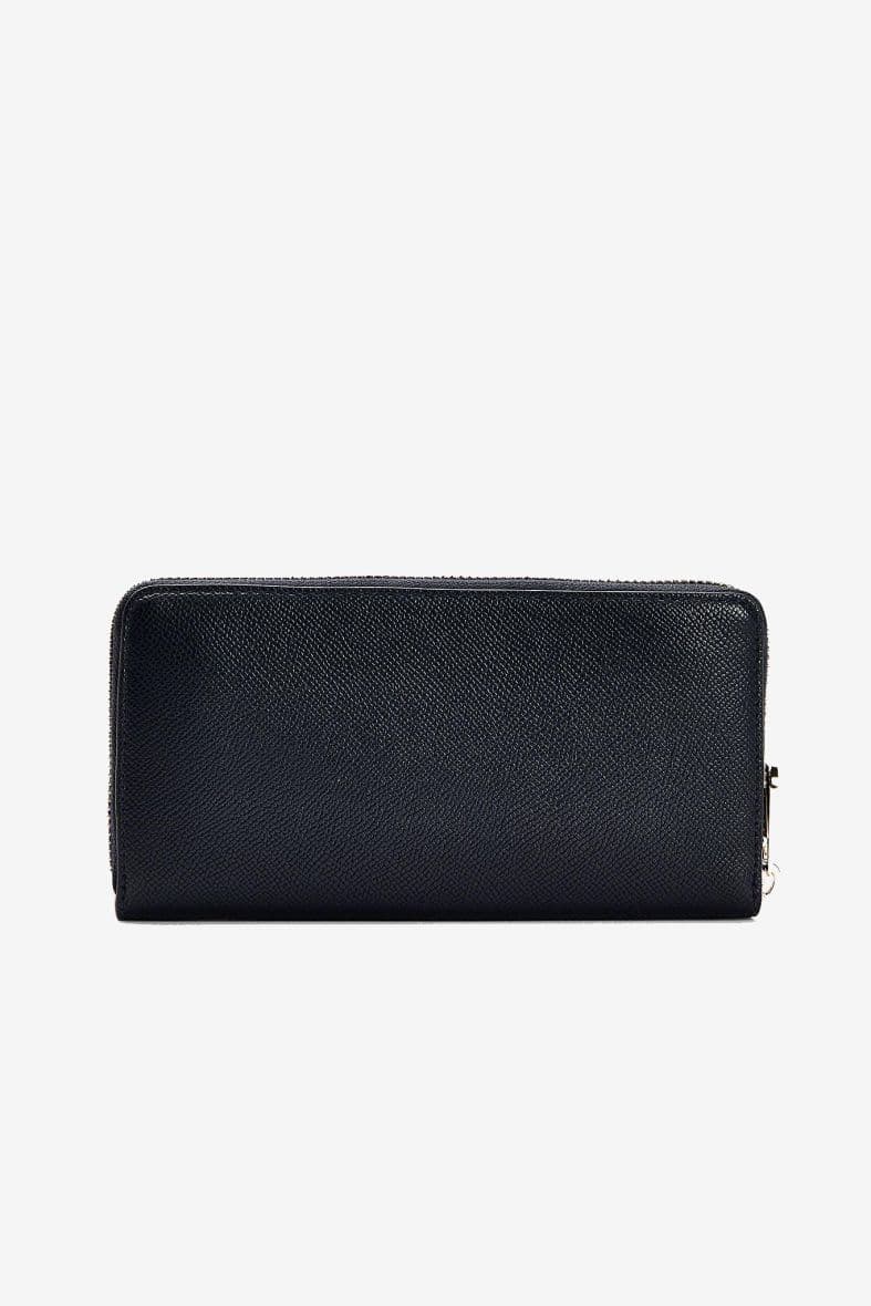 TOMMY HILFIGER HONEY — vue 3