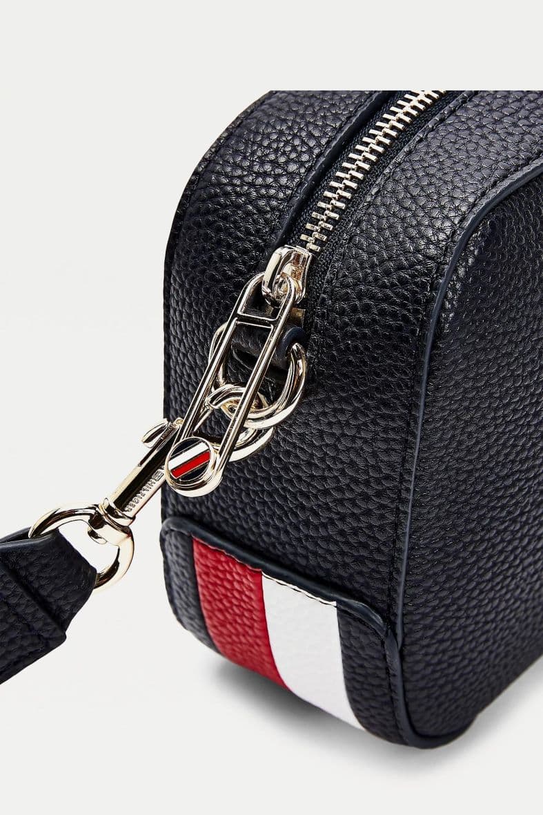 TOMMY HILFIGER THE ESSENCE CROSSOVERT — vue 4