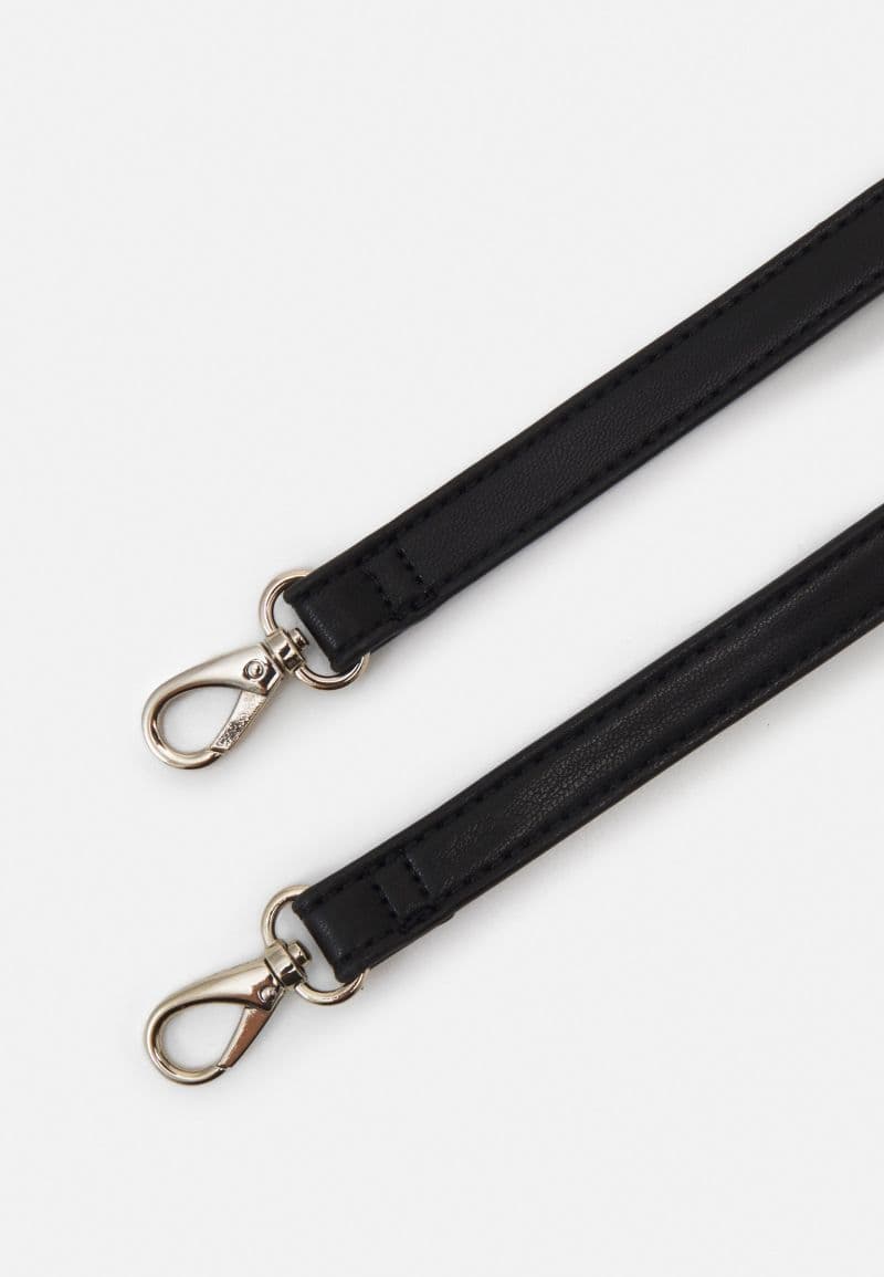 VALENTINO BAGS — vue 3