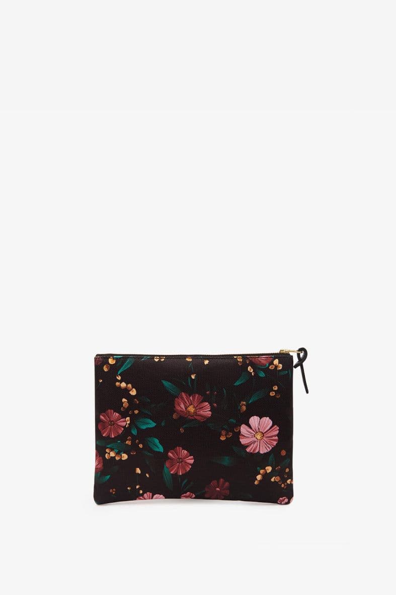 WOUF BLACK FLOWERS — vue 3