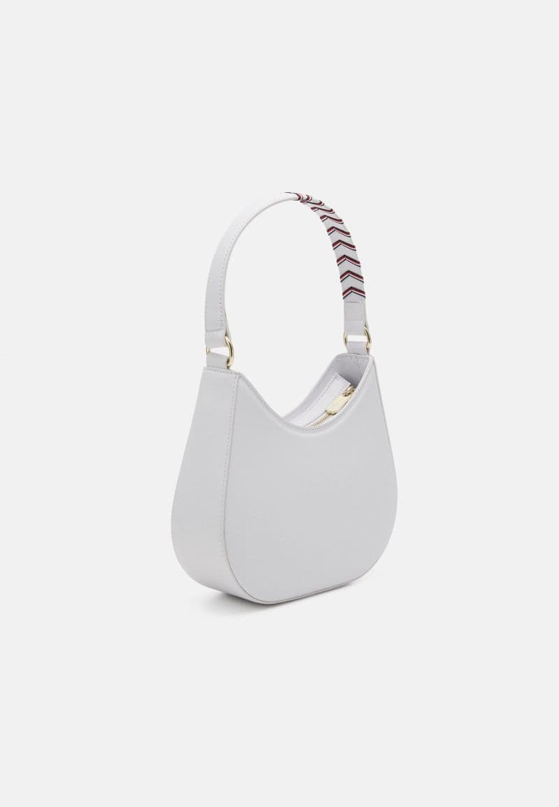 Tommy Hilfiger — vue 4
